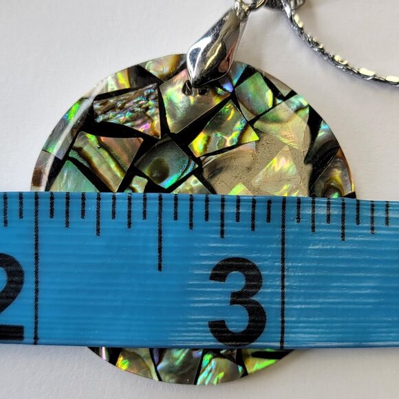 Genuine Abalone Shell Round Pendant - Picture 5 of 6